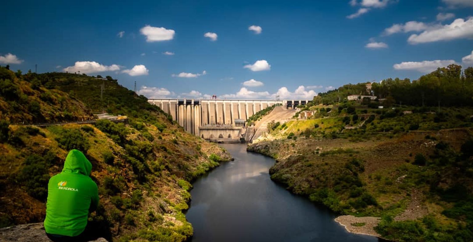 Presa iberdrola en el rio